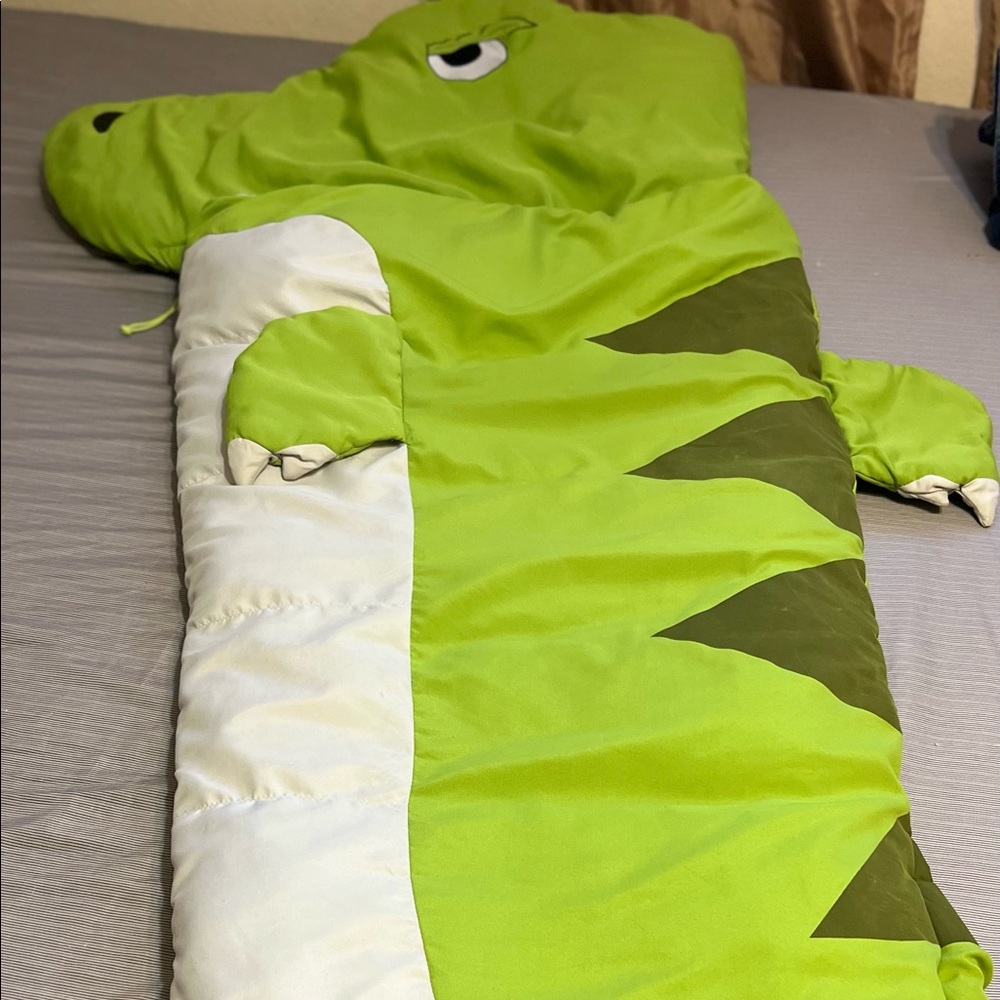 Green Kids alligator sleeping bag